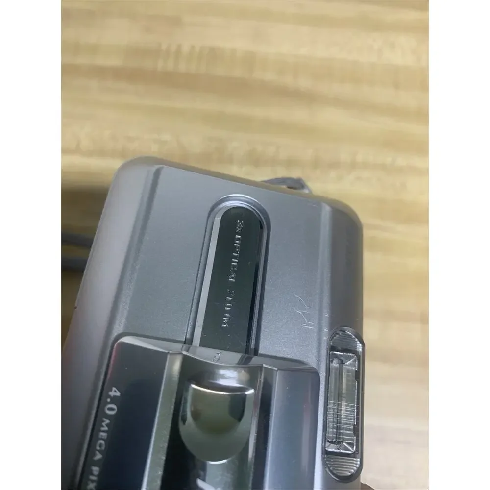 Fujifilm Silver FinePix A340 4MP Digital Camera w/Case & 16MB-XD Card TESTED